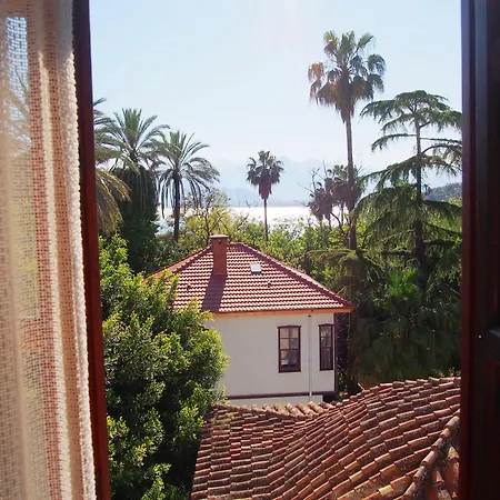 מלון Reutlingen Hof 3*